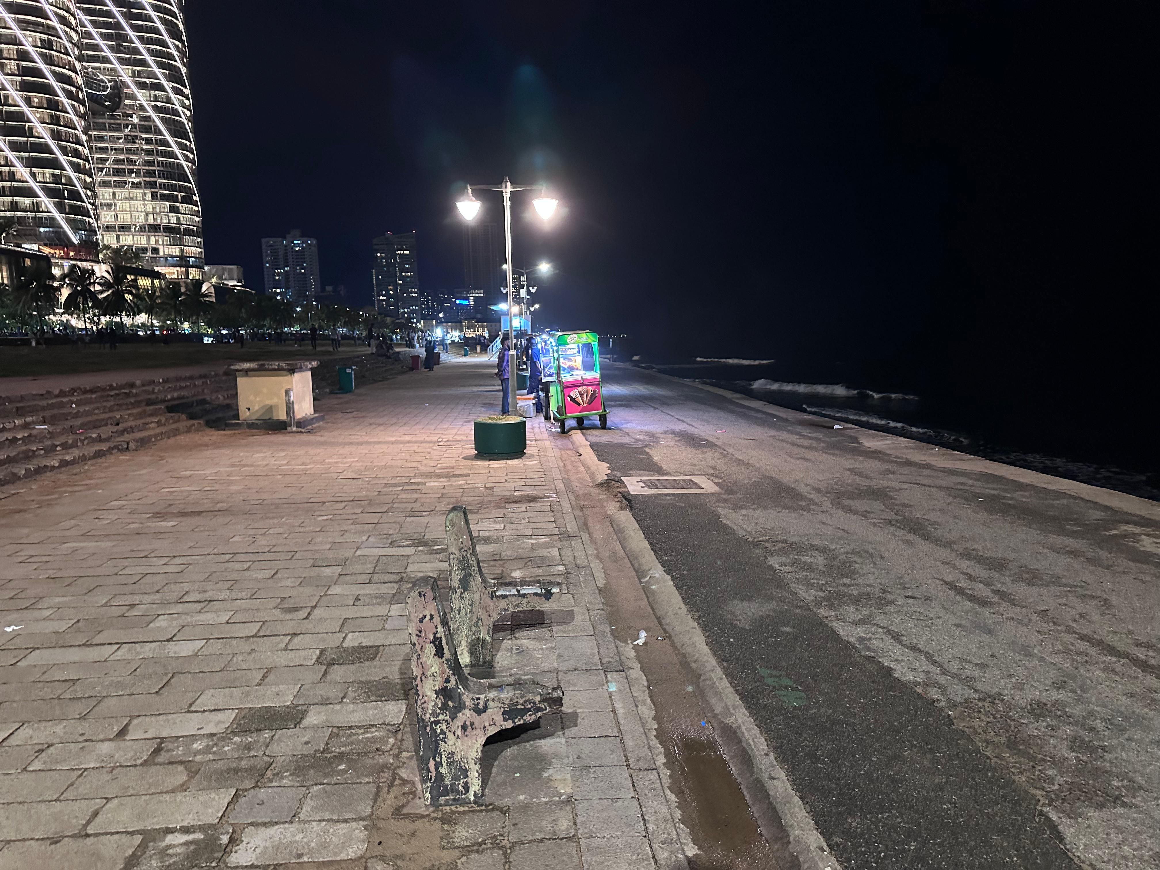 Набережная Galle Face Green вечером, Коломбо